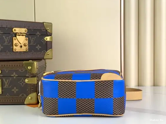Chess Messenger-24*24*8CM VUITTON LOUIS 0530